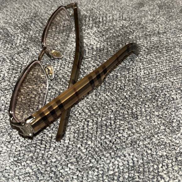 Burberry Reading Glasses with case - Picture 4 of 5